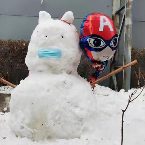 师生齐扫雪 平安迎复课