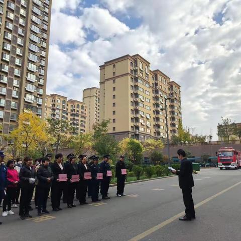 凤城街道皇庭港湾社区：以演促防，防患未“燃”