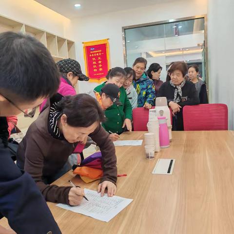 碑邻里·常相聚｜草场坡社区开展电信诈骗防范宣传活动