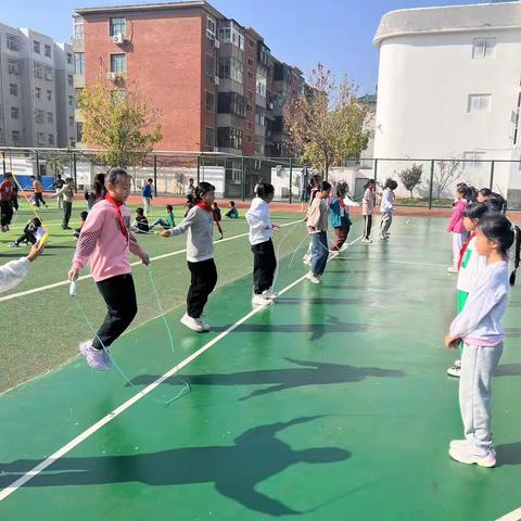 “运动悦童心   健康伴我行”——安阳市铁西路小学体育健康测试与学生体检工作顺利进行