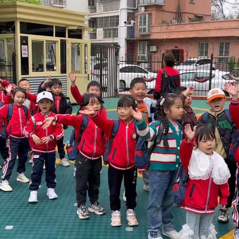 “鸟语花香踏青趣”蓝天幼儿园——大二班