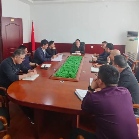 发改局党组理论学习中心组集中学习