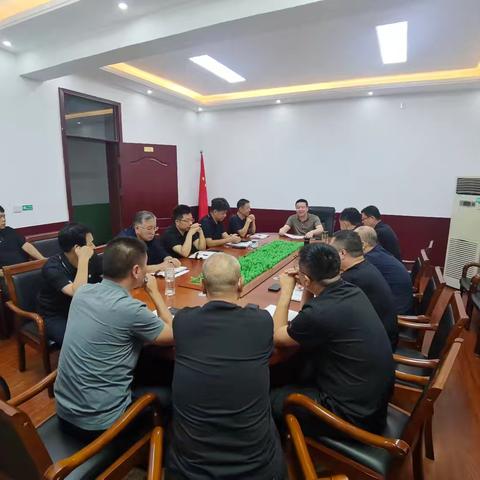 发改局党组理论学习中心组集中学习