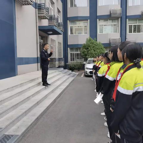 榆山街道翠屏社区：“挺膺行动青年先，安全守护在身边”