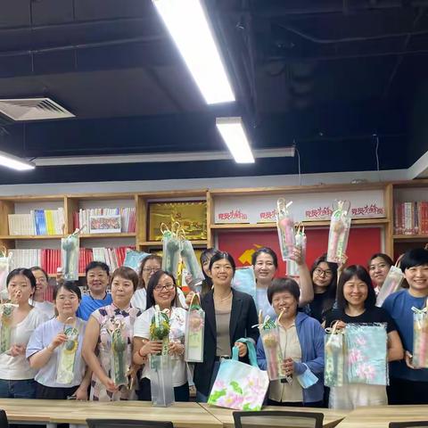 浓情端午传文化  药草飘香暖人心——优盛大厦商务楼宇党群服务中心开展端午节养生锤手工制作活动