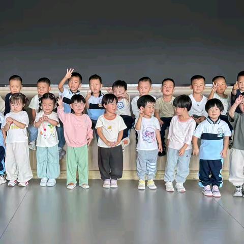 嗨，幼儿园！ —小七班宝贝的成长小记