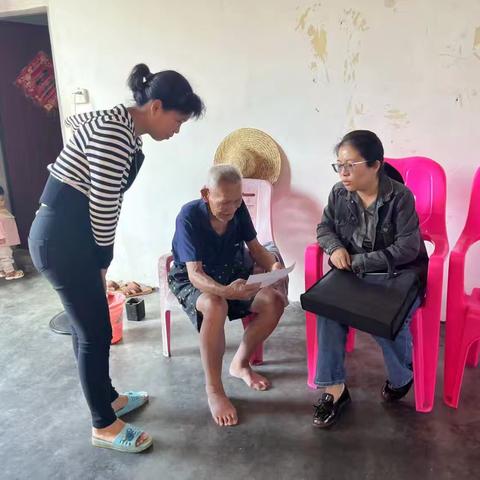 县发改委深入乡村开展禁毒宣传活动