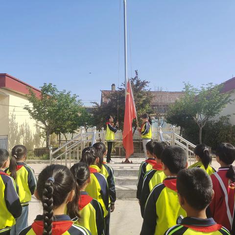 坊前镇岳河联办小学“好习惯，在养成”主题升旗仪式