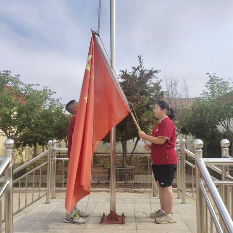 莒南县坊前镇岳河联办小学“快乐童年放飞梦想”主题升旗仪式