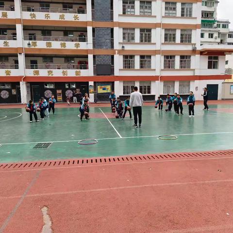紫阳县第二小学体育组教研活动精彩纷呈