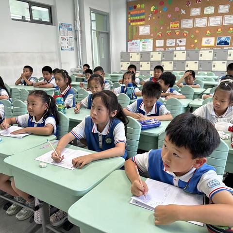 兴元小学科技社团三班二年级（5.10班）【电动飞碟】