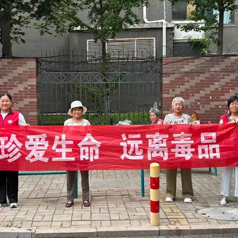 禁毒宣传进广场 全民防毒齐参与