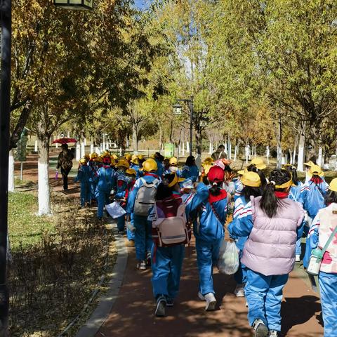 拉萨市第一小学三年级4班“踏秋”活动