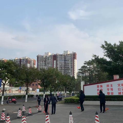 信息商贸2218班学雷锋活动