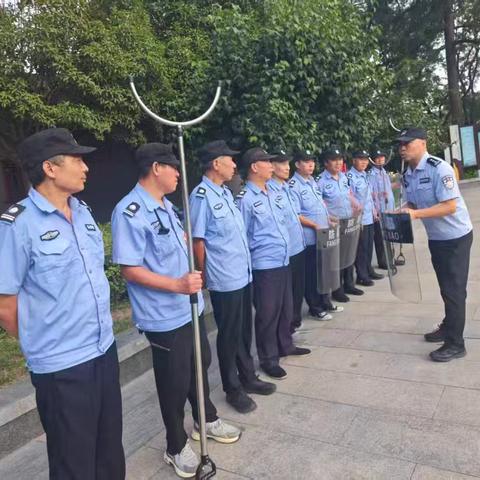 莲湖公园开展应对突发事件和防暴应急演练