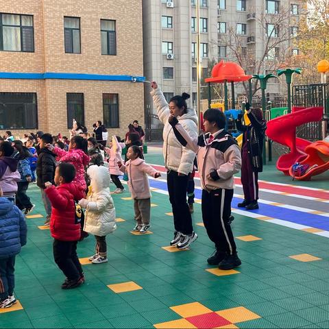 新桥幼儿园小班家园共育半日体验