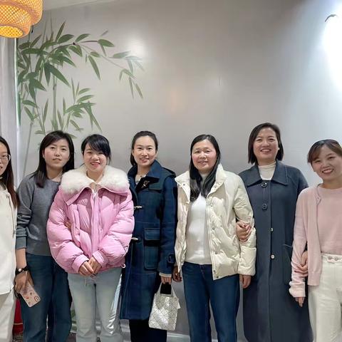 品廉韵清雅 绽巾帼芳华