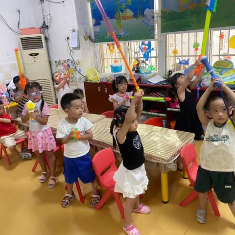 【振中小区幼儿园】 肆意玩水，凉爽一夏 振中小区幼儿园水枪大作战活动