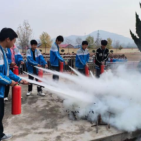 周村九年制学校消防系列活动