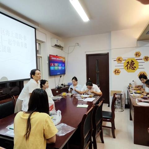 胡家庙街道唐韵社区工会非遗——永生花团扇