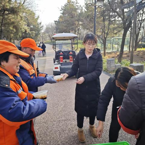 【曲江文化集团】暖心饺子送一线  节日坚守护团圆