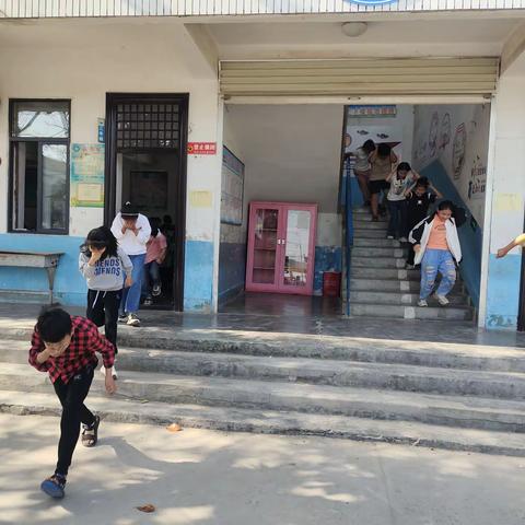 周堂镇丁营小学开展消防安全演练简报