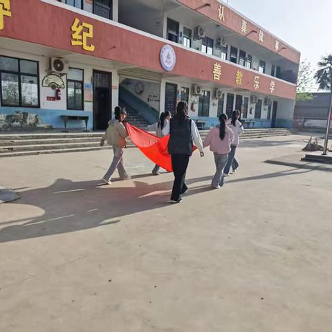 筑牢安全防线，守护美好家园——周堂镇丁营小学国家安全教育日主题升旗仪式