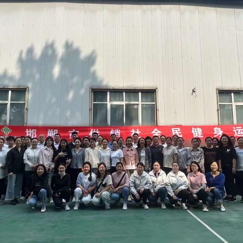 团结协作跑出加速度 ——市供销社全民健身运动会三人四足跑比赛活动