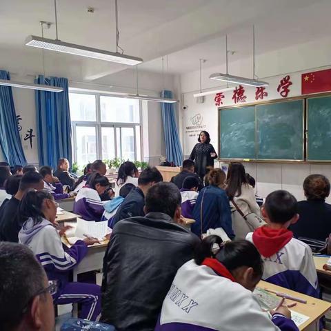 “家校携手  共促成长”——移民小学六年级组家长会