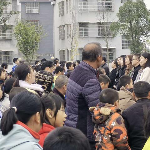 石山脚学校2023年“立德树人，家校共育”家长会