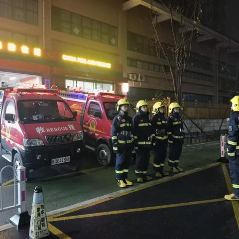 枣园北路政府专职消防救援站组织开展夜间紧急拉动演练