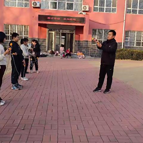 健康运动，快乐校园——小张官小学“两操一课一作业”