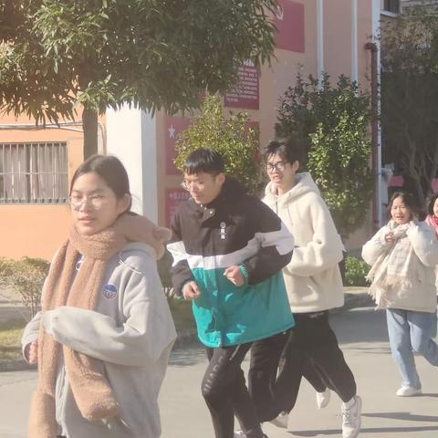 跑操强体魄，积极向未来——兴业县第二中学高三年级课间跑操活动