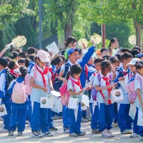 “快乐于行 研学于心”——东港路小学一年一班集发自然营地研学活动