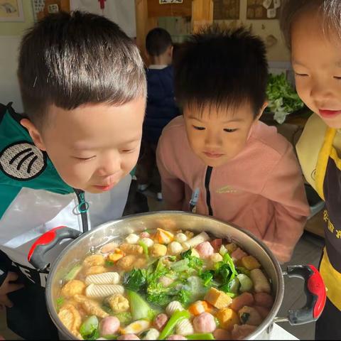 安国市幼儿园月亮一班生活日—冬天的第一顿小火锅