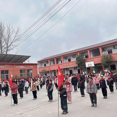 三月春风暖人间，雷锋精神永相传------鹿邑县太清宫镇晏庄学校“学雷锋”主题月活动仪式暨升旗仪式