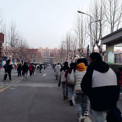 单县人民路小学二年级九班护学岗执勤