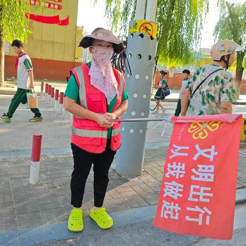 单县人民路小学二年级九班爱心护岗学执勤