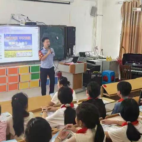 遵规守法爱铁路，齐心协力筑平安——陈家寨小学举办“铁路安全知识宣传讲座进校园”活动