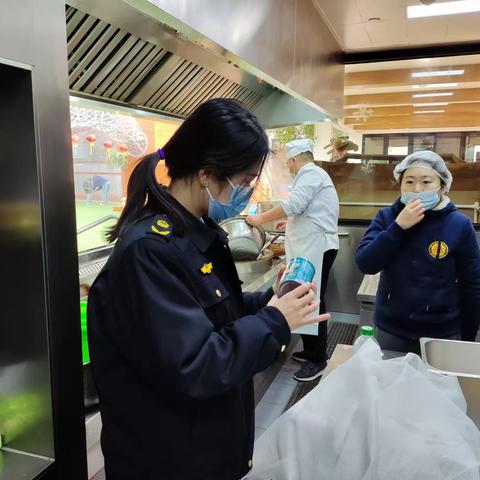 织牢校园食品安全防护网——南东所开展学校食堂专项检查