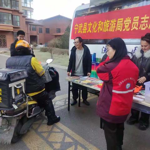 宁武县东城社区在滨河小区全方位宣传全民阅读活动的重要意义