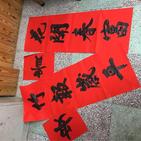 【弘扬"四下基层" 深化主题教育】龙江村开展“迎春送福写春联，墨香四溢暖人心”活动