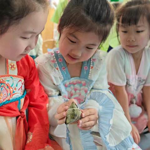 ​“粽”享欢乐，萌娃闹端午