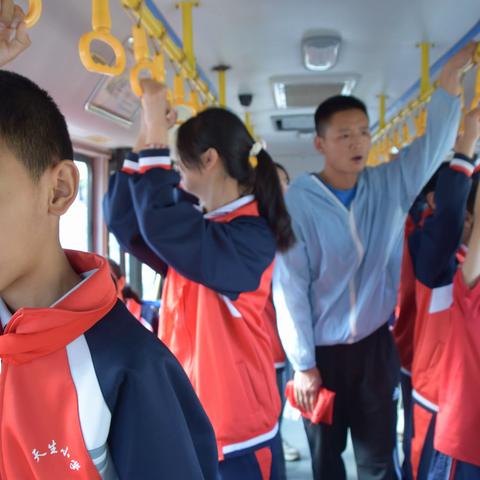 清明寄哀思，献花祭英烈——清明节踏青活动