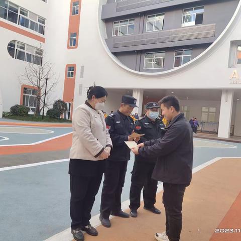 一线服务落实处  学校认可送慰问