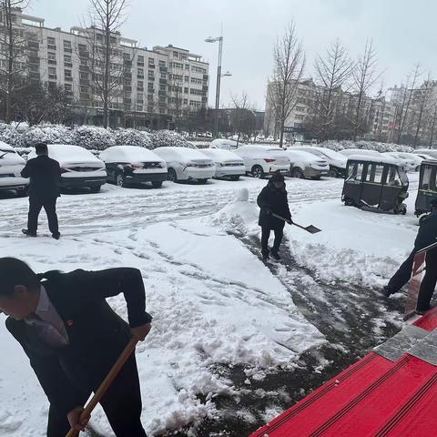 寒冬除雪便民行，迎宾服务暖人心——工行安阳迎宾支行