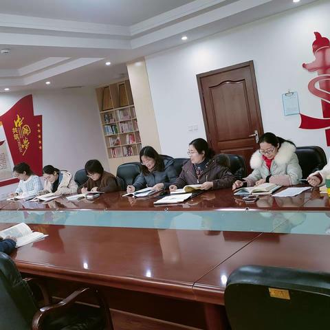 深耕阅读路，闻得百花香         —2022级道德与法治组集体阅读活动