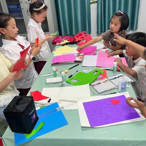 双桥实验小学美术社 ‍创意手工课堂：孩子们的艺术天地
