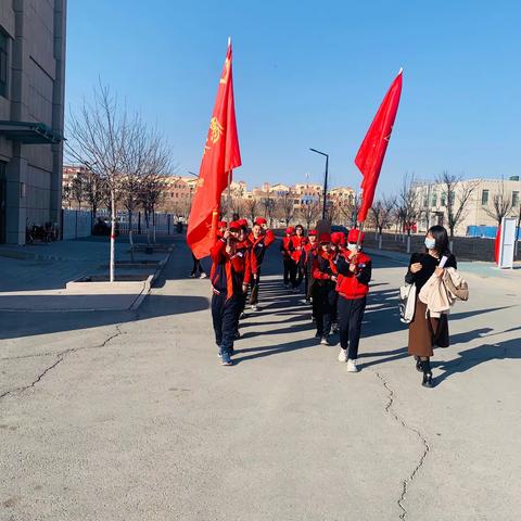 哈密市第五小学“践行雷锋精神，点燃奉献之火”—学雷锋日活动