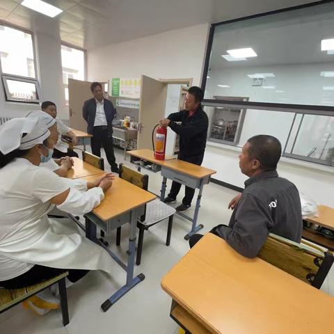‘’食＂刻防火，安全＂胃‘先 ——胜利中学食堂消防器材安全培训’